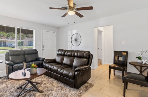 Haltom City House | Charming 4BR Home - Ideal for Groups!