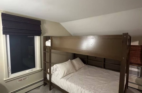 Town of Aurora House | Charming 5- bedroom farmhouse in awesome East Aurora