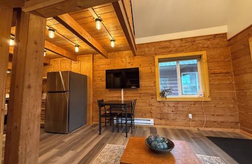 Homer Cabin | Charming Alaskan cabin in the heart of Homer -perfect for a relaxing getaway!