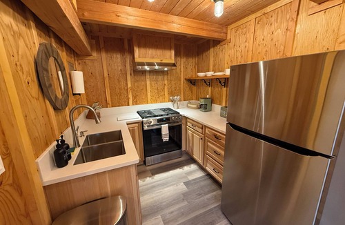 Homer Cabin | Charming Alaskan cabin in the heart of Homer -perfect for a relaxing getaway!