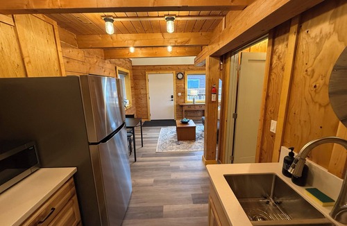 Homer Cabin | Charming Alaskan cabin in the heart of Homer -perfect for a relaxing getaway!