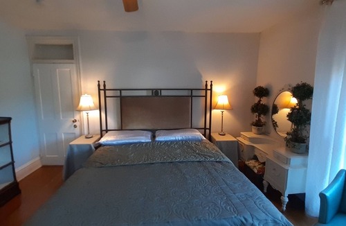 Strongsville Bed & Breakfast | Charming bed & breakfast with WiFi and AC in historic Strongsville