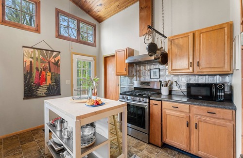 Sheldrake Cottage | Charming bookworm’s cottage near Cayuga Lake. Cozy, quiet, and perfect for relaxing getaways with your favorite reads.