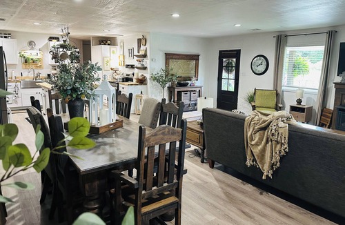 Cecil Cabin | Charming cabin in wonderful Greenwood AR Located close to Wedding Venue The Loft