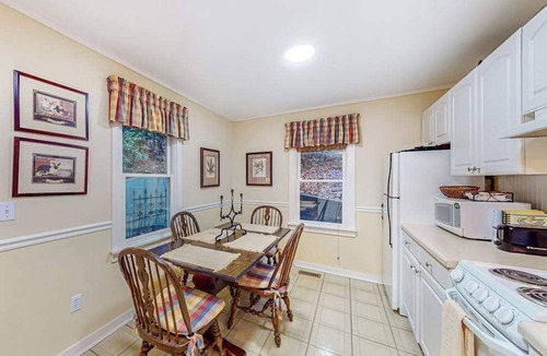 Mirror Lake House | Charming cabin with private deck, fireplace, central AC, & private W/D