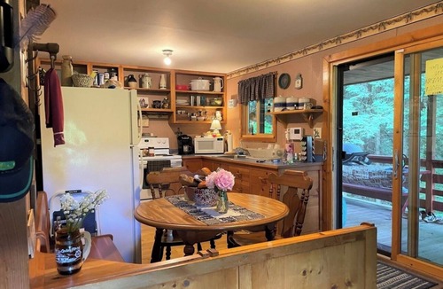New Milford Cabin | Charming cabin with WiFi in New Milford