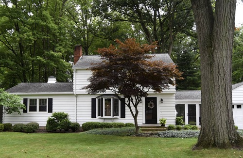 Howland Corners House | Charming, convenient 4BR in the Heart of Howland.