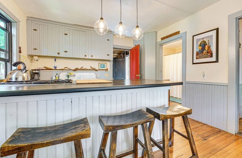 Boothbay Harbor House | Charming Cottage w/Patio, Walk to Boothbay Harbor