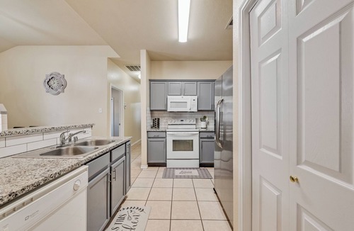 South Arlington House | Charming Cozy 3-bedroom 2-bath house near the AT&T Stadium in Arlington