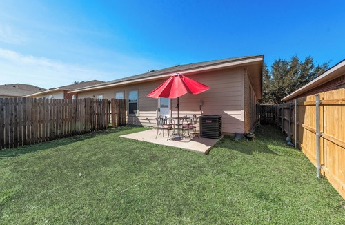 South Arlington House | Charming Cozy 3-bedroom 2-bath house near the AT&T Stadium in Arlington