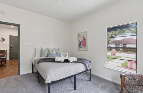 Dallas House | Charming, Cozy, Central & Convenient Home