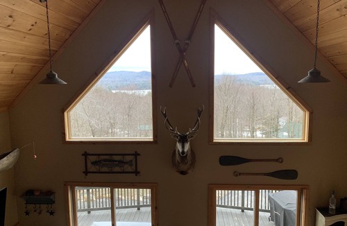 Town of Webb House | Charming, cozy, rustic Chalet. Hollywood Hills, OLD FORGE, NY