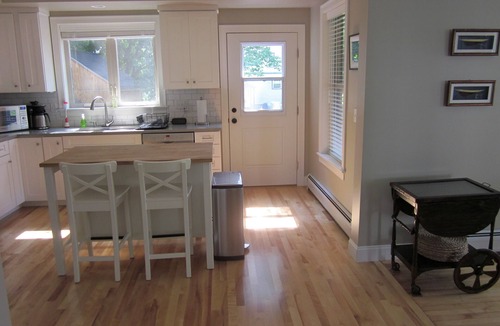 Willard House | Charming Craftsman Retreat- 5 minute walk to Willard Beach- 30 night minimum