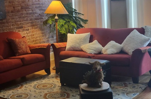 Ozark Apartment | Charming Downtown Boutique loft- located in the Historic River District