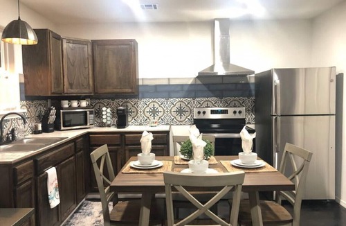 Checotah House | Charming Duplex for Two- FREE WiFi, washer/dryer