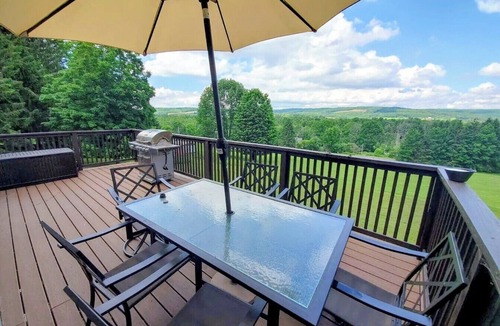 Cortland House | Charming estate with large rooms and AC in quaint Cortland