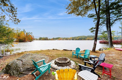 Monmouth House | Charming Four-Season Lakehouse with Scenic Views and Activities for All Ages