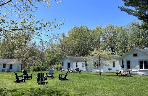 Geneva-on-the-Lake Cottage | Charming GOTL 1 Bedroom Lake Erie Cottage, sleeps 4