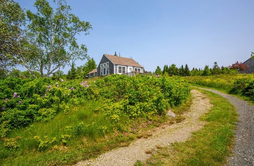 North Haven Cottage | Charming Honeymoon Cottage on 18-acre Wooster Farm owned by Frank Benson