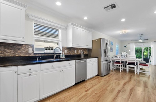 Naples Park Villa | Charming house in Naples Park one mile from Vanderbilt Beach
