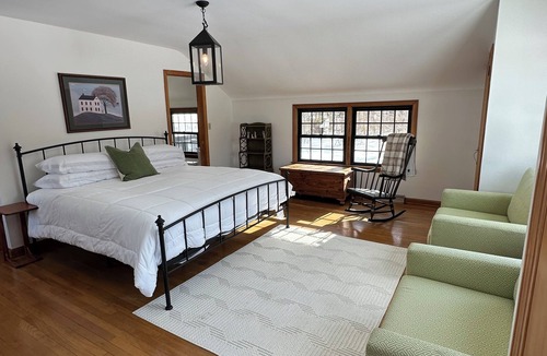 Boston Heights House | Charming Hudson Farmhouse on 12 Acres - 2 Miles from Cuyahoga Valley Nat’l Park
