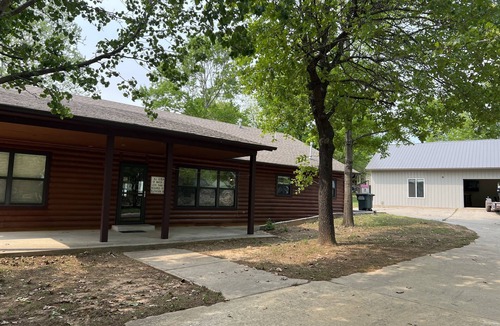 Porum Cabin | Charming lake house in Porum w/a game room & an outdoor firepit