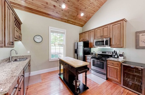 Sharps Chapel Cabin | Charming Lakefront Home, Sleep 12
