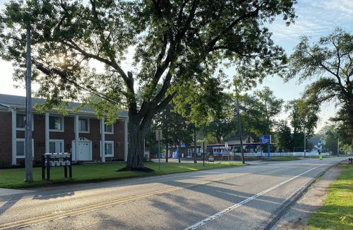 Drayton Plains Apartment | Charming Lakefront Apartment