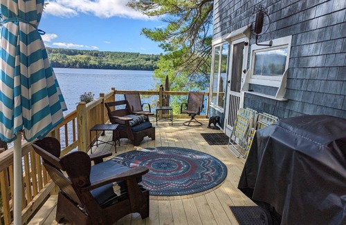 Waterford House | Charming Lakeside Cabin With Mountain Views! Boating, Fishing, Disc Golf, Skiing
