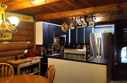 Hemlock Valley Cabin | Charming log cabin Explore Hemlock Valley Harrison Hot Springs Chehalis Weaver L