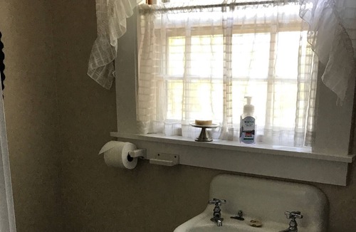 Meredith House | Charming Meredith Village Antique Brick Home For Rent