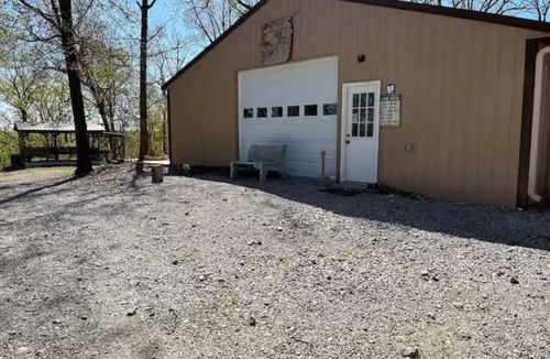 Osceola Apartment | Charming Micro cabin 2 in the heart of the Ozarks