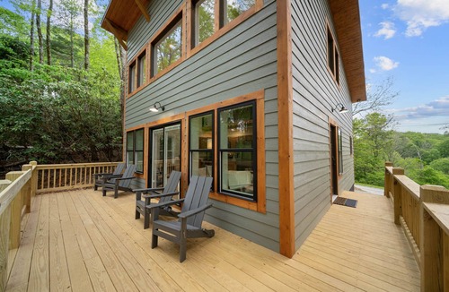 Boone Cabin | Charming Modern Cabin-Quiet Setting, Walk to Slopes
