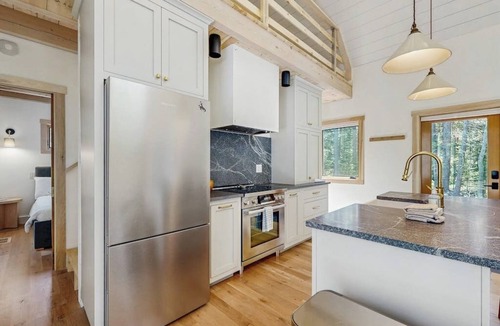 East Boothbay House | Charming New Home with Hot Tub, Spacious Deck, Gas Grill, WiFi, and Washer/Dryer