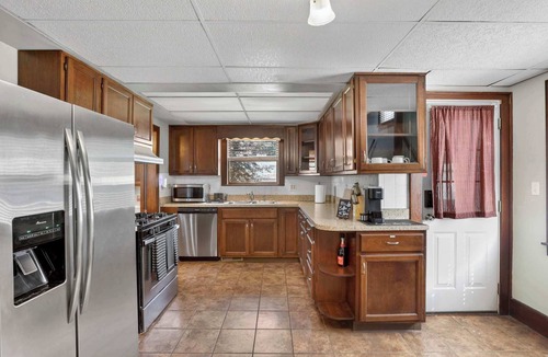 Newark House | Charming Newark Home|King Bed+Theater room