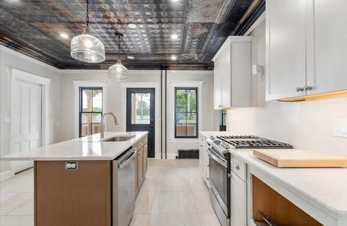 Saratoga Springs House | Charming Newly Renovated House Next Door to Track