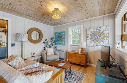 Mac Mahan House | Charming Oceanfront Home with Stunning Water Views and Wifi
