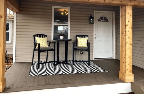 Portage Lakes House | Charming PLX Cottage-LAKE VIEW