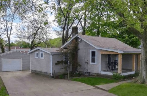 Portage Lakes House | Charming PLX Cottage-LAKE VIEW