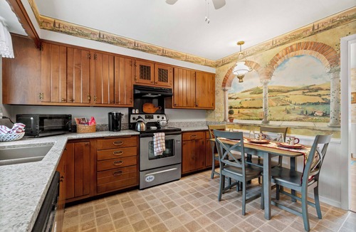 Erie House | Charming Presque Isle 3BR - Near Hospitals & Lake