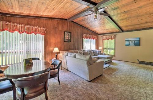 Westford House | Charming Pymatuning Lake House Near Park & Beach