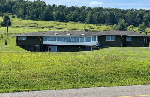 Wellsboro Cabin | Charming Queen Suite w/Shared Firepit + Game Room