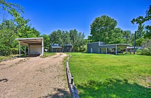Quitman House | Charming Quitman Cabin < 2 Miles to Lake Fork