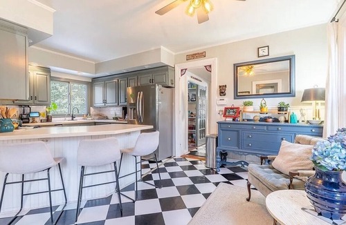 Naples House | Charming renovated farmhouse in Naples NY