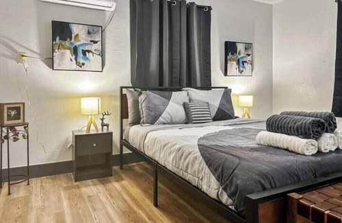 Pryor House | Charming Retreat home with Private Yard in Pryornn
