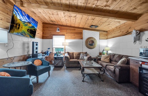Ellicottville Cabin | Charming Rustic Timberline Lodge - Downtown Ellicottville - Suite 103