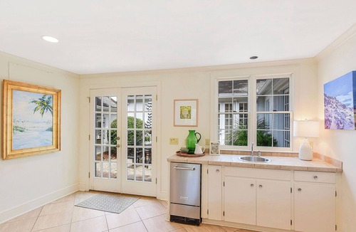 Sea Island Cottage | Charming Sea Island Cottage Steps to Beach Sleeps 10