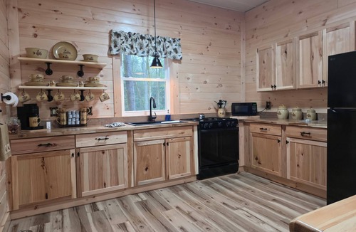 Town of Ephratah Cabin | Charming secluded cabin in Saint Johnsville perfect for relaxing getaway
