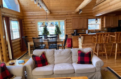 Bridgton Cabin | Charming ski in/out Cabin at Pleasant Mountain with Moose Pond nearby