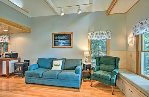 Stonington Apartment | Charming Stonington Studio w/Ocean Views!